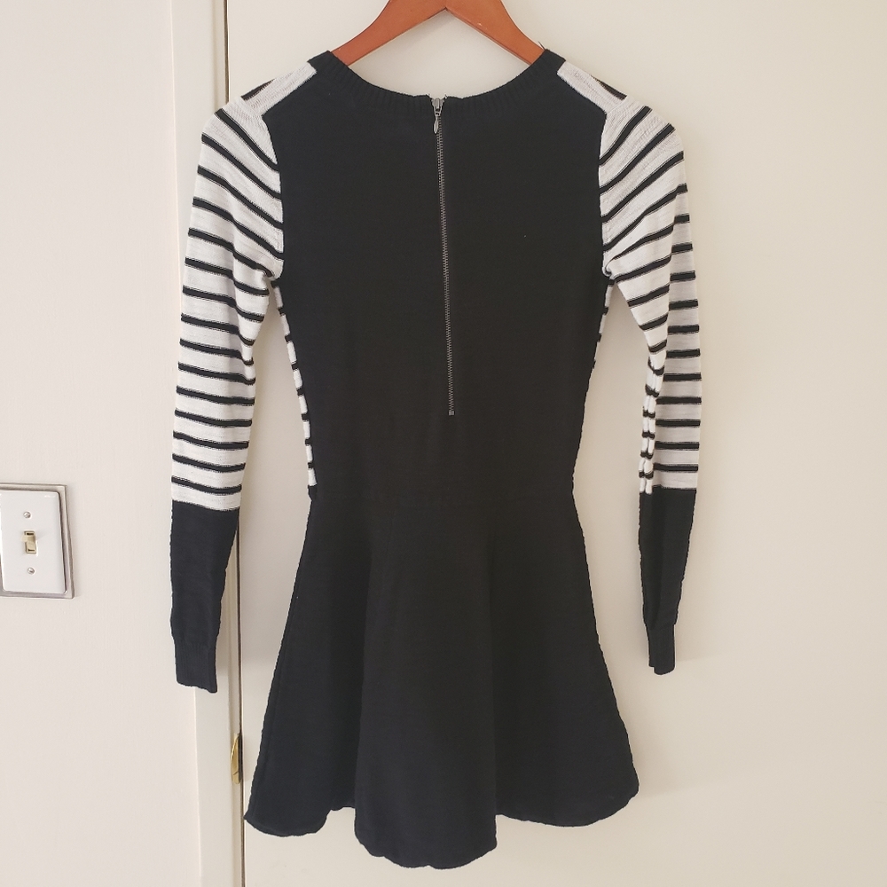 Express dress - Picture 7 of 7